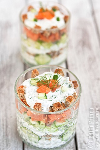 [salata%2520la%2520pahar%2520cu%2520somon%2520afumat%25201%255B5%255D.jpg]