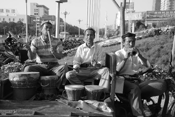 Turfan -Musicien entrée marché