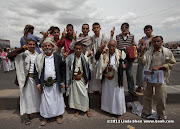 Friday prayer on 60 Meter Rd, Sana'a, Yemen جمعة الوفاء لأبين  في شارع الستين بصنعاء