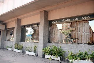 Des bureaux situés au réez des chaussées de l'immeuble de la Regideso sur le boulevard du 30 juin à Kinshasa/Gombe, dont les vitres sont cassées sous l’effet de fortes détonations de Brazzaville, dimanche 4/03/2012. Radio Okapi/Ph. Aimé-NZINGA Des bureaux situés au réez des chaussées de l'immeuble de la Regideso sur le boulevard du 30 juin à Kinshasa/Gombe, dont les vitres sont cassées sous l’effet de fortes détonations de Brazzaville, dimanche 4/03/2012. Radio Okapi/Ph. Aimé-NZINGA
