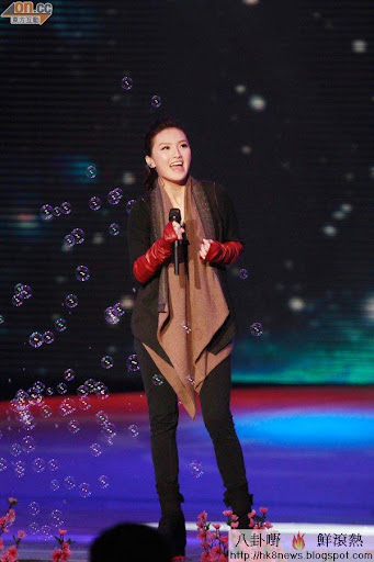 林欣彤為《龍騰賀歲萬家歡》賀年節目錄影。