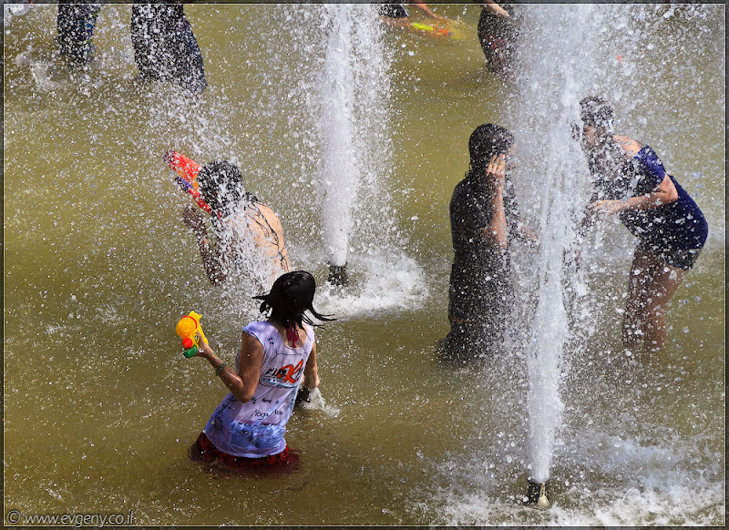 il/Настоящее мочилово в центре Тель Авива (20110701 ta water war 037 6761)