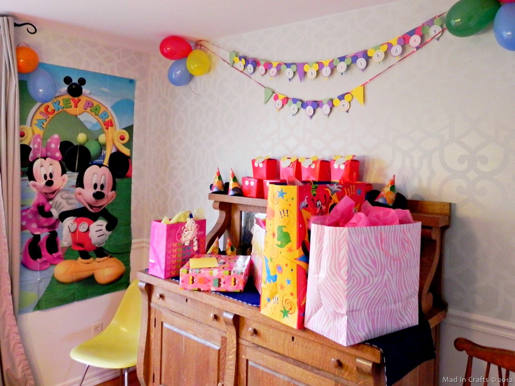 [mickey-party-decorations3.jpg]