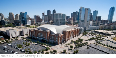 'American Airlines Center' photo (c) 2011, Jeff Attaway - license: http://creativecommons.org/licenses/by/2.0/