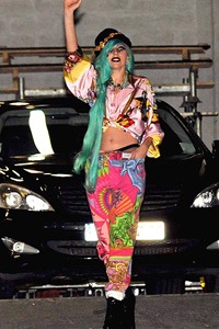 [lady-gaga-versace-3%255B13%255D.jpg]