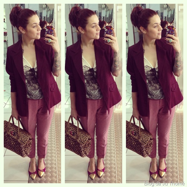 look calça colorida, blazer burgundy e camiseta  (2)
