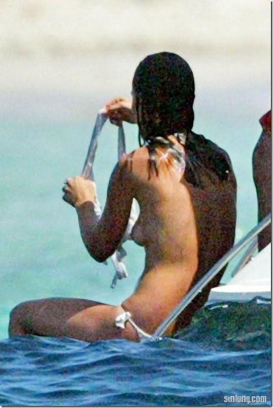 Pippa Middleton Topless Candid Photos, Takes Off White Bikini Top 3