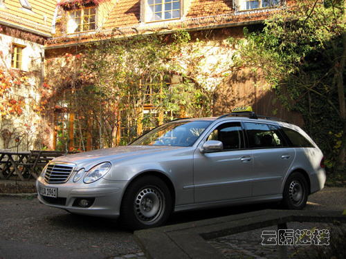 Taxi in Dubai: MW 745, Mercedes-Benz 600, Mercedes-Benz E240 Wagon, Porsche Cayenne, Porsche GTS, Toyota RAV4, Lamborghini