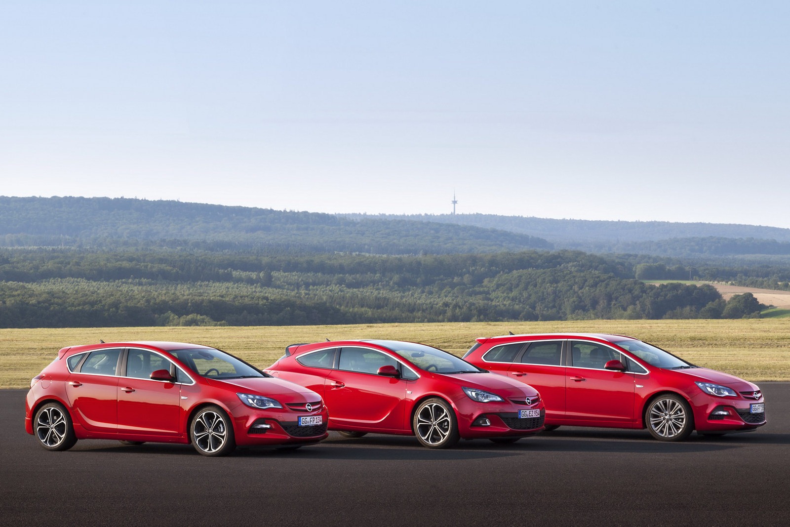 Opel-Vauxhall-Astra-BiTurbo-9%25255B2%25255D.jpg