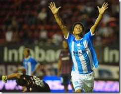 Télam Buenos Aires 26/02/2011
Teófilo Gutierrez festeja el gol del empate de Racing en el cotejo por la 3era. fecha del Clausura 2011 "Néstor Kirchner" que se juega en el Nuevo Gasómetro.
Foto: Victor Carreira/Télam/cb