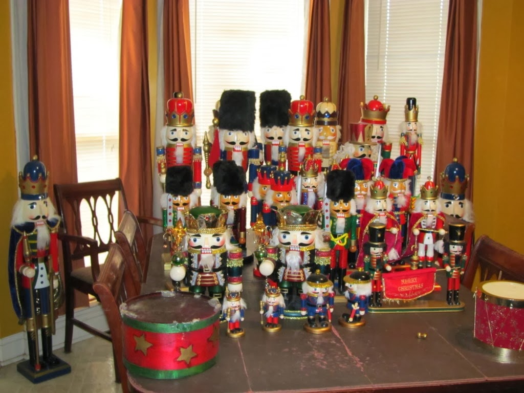 [army_of_nutcrackers5.jpg]