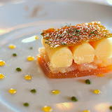 Un dessert qui démontre la maîtrise technique de la cuisine de Ledoyen, avec cette alliance de pamplemousse en glace, frais, et confit. Cest objectivement impressionnant, mais pas exactement ce que jaime le plus. Un peu trop sucré à mon goût également.