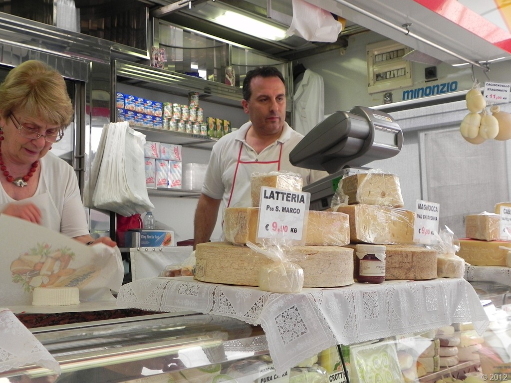 [DSCN8677.jpg&description=Il Mercato-Parte Due (The Market)')]