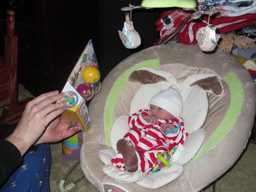 [Dadding%2520helping%2520Zoey%2520opening%2520gifts6%255B9%255D.jpg]