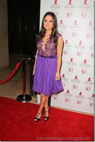 Mila Kunis Hot in Purple Dress 2