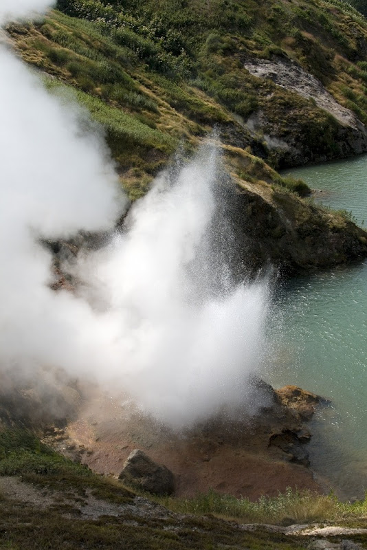 valley-of-geysers-8
