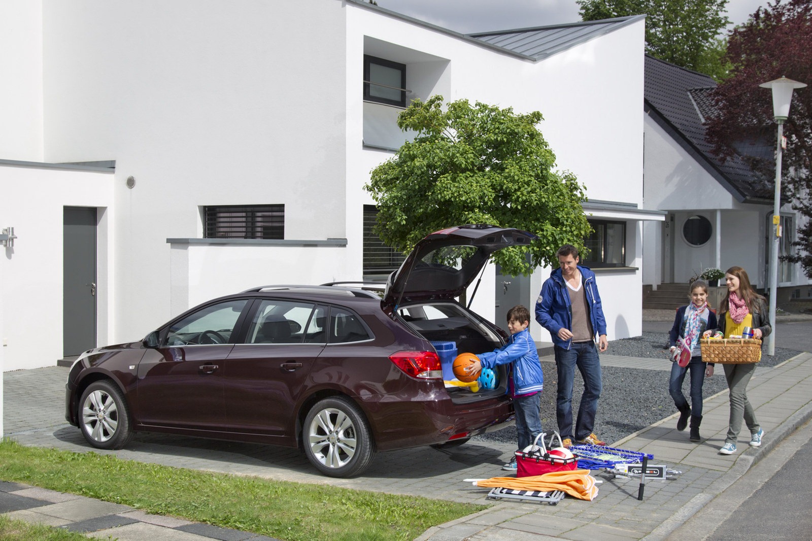 2013-Chevrolet-Cruze-Facelift-E28[2].jpg