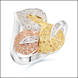 Round-Diamond-Three-Leaf-Designer-Ring-in-18k-White-Gold_YS_SR0102D