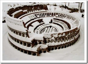 Colosseo sotto la neve