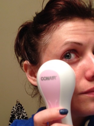 Using the Conair true glow™ Sonic Skincare Solution