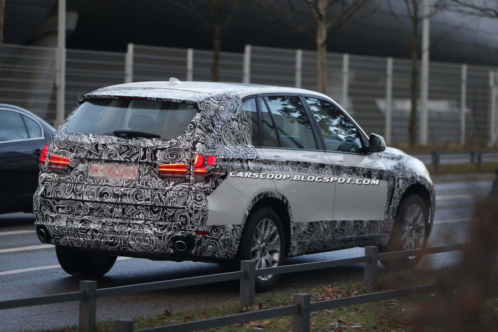 [2014-BMW-X5-Less-Camo-43.jpg]