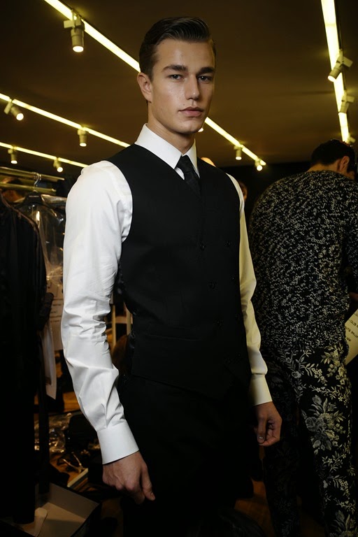 [dolce-and-gabbana-winter-2016-men-fashion-show-backstage-16-zoom%255B3%255D.jpg]