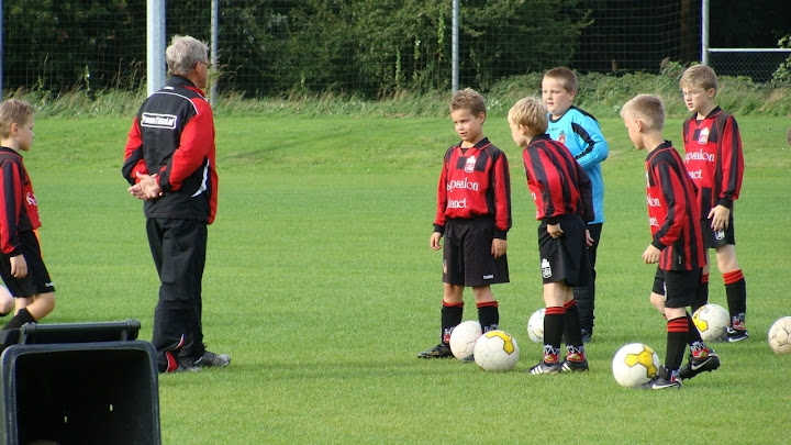 2011 - 07 SEP - WVV E5 TRAINING IN TENUE 037.jpg