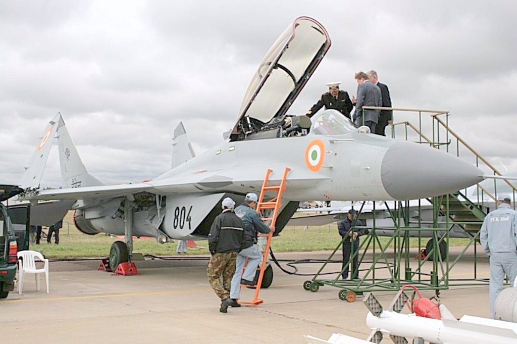 [20110727-Indian-Navy-MiG-29-K-MiG-29%255B16%255D.jpg]