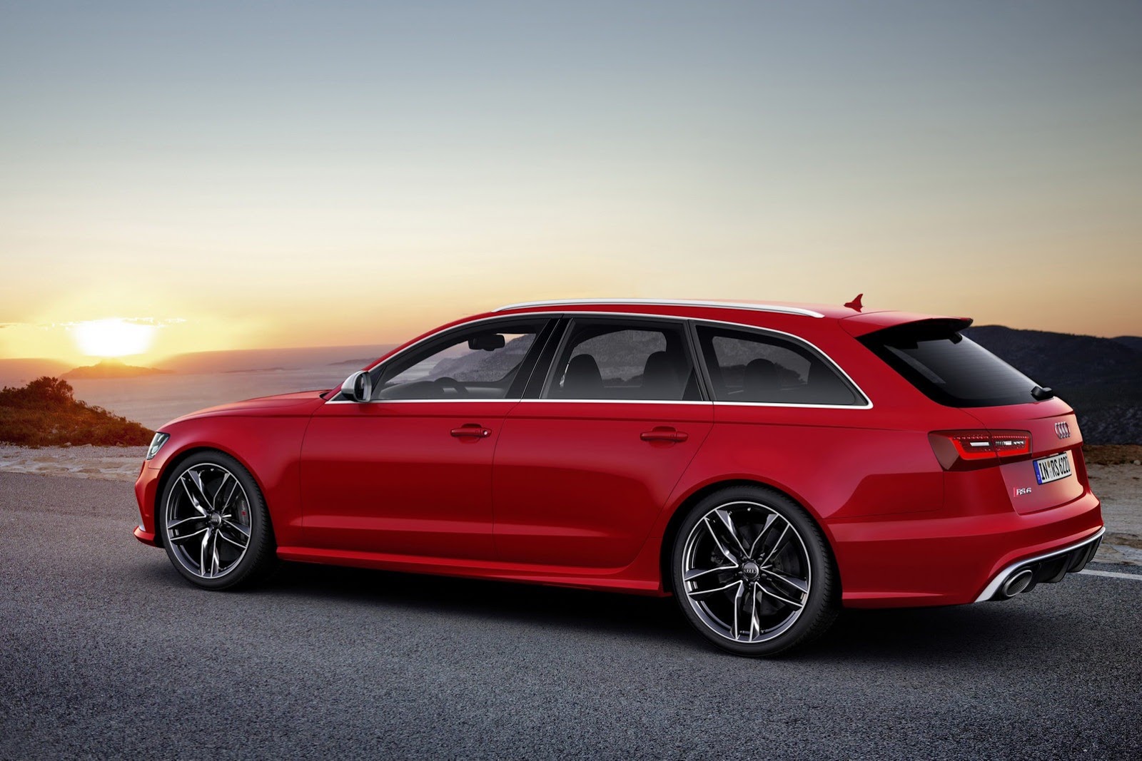 2014-Audi-RS6-Avant-6[2].jpg