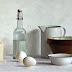 Object: 20252 - Twee eieren, kom en fles - 33 x 60 cm - € 2450,=
