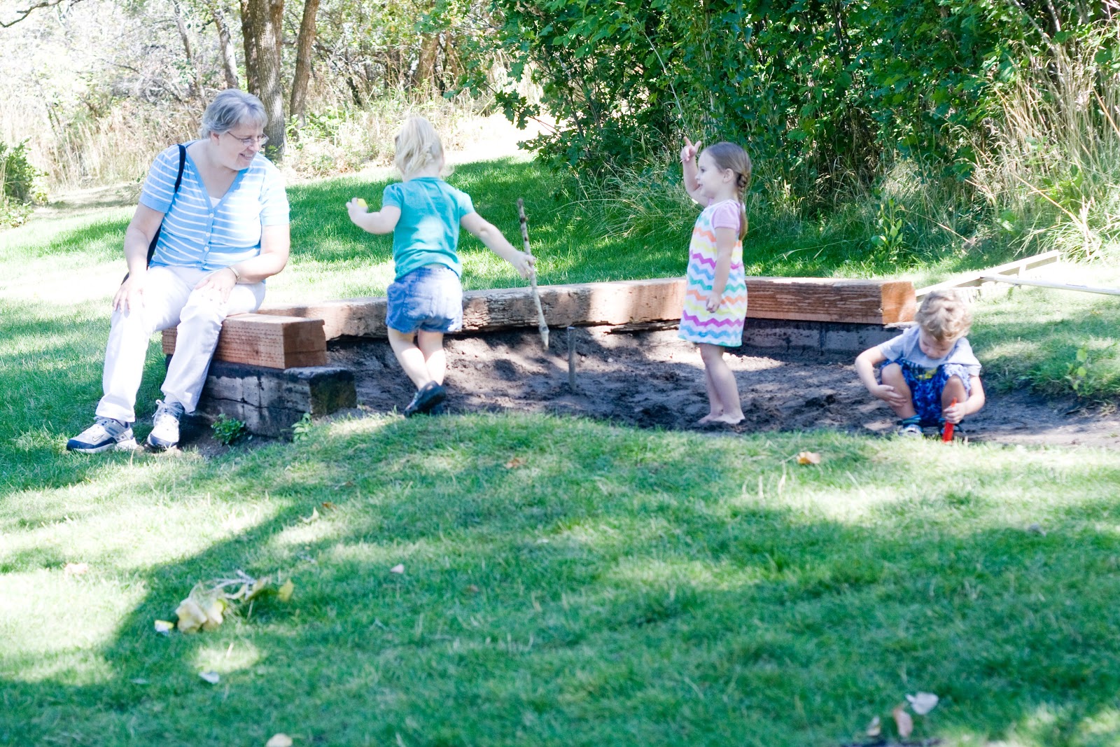 [quincy%2520reunion%25209.4.2012%2520-%2520gma%2520syd%2520tess%2520dean%2520mud%255B4%255D.jpg]