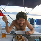 frisches Huhn wird geteilt.