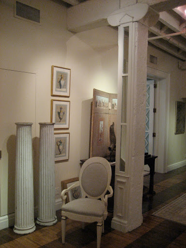 The mirror inlays in the columns are fabulous!