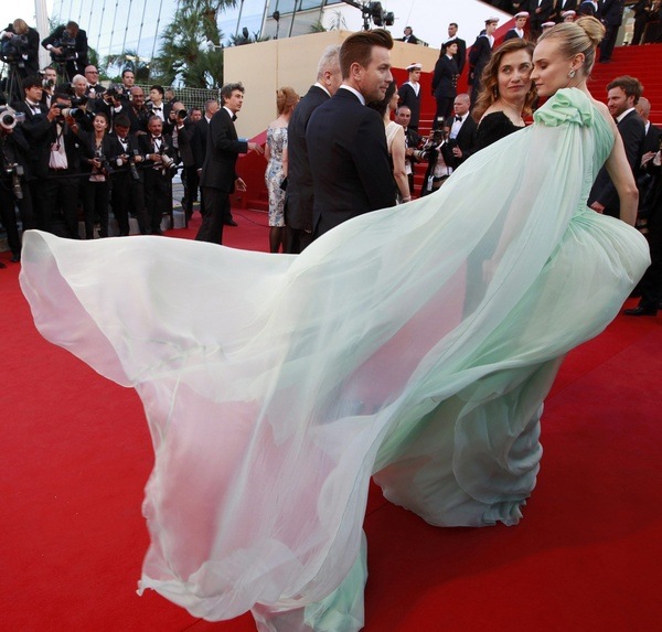 [Diane%2520Kruger%2520in%2520Giambattista%2520Valli%2520Couture%255B5%255D.jpg]