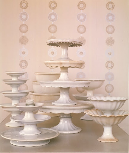 Dessert stands with a curved edge are perfect if you want to display items that may be a bit unstable (like grapes, apples, or other circular treats).