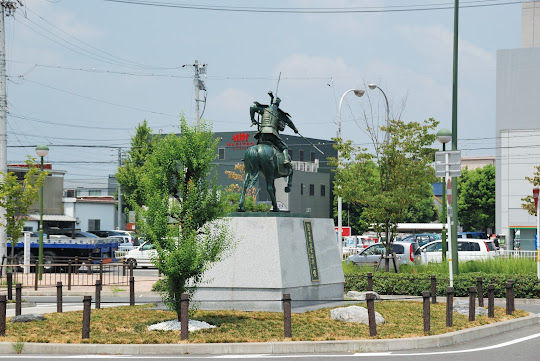 荒子駅前の前田利家