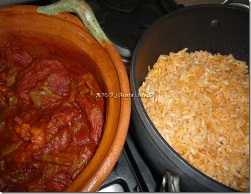 Srvelo con arroz rojo o blanco