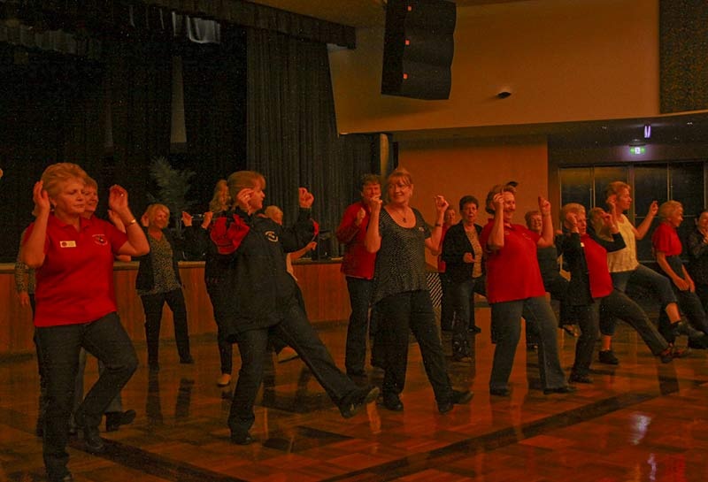 [linedance5%255B6%255D.jpg]