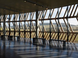 Centro de interpretación de Alesia, con vistas a la colina