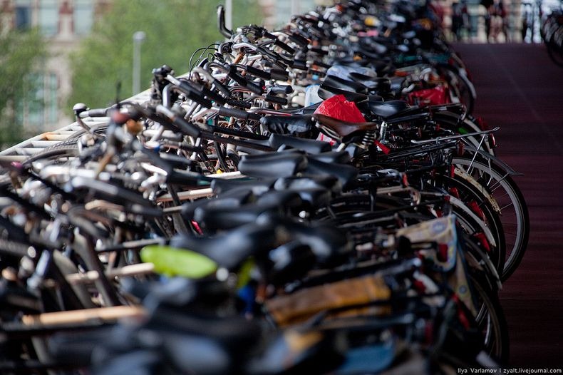 فقط في امستردام .. عدد الدراجات الهوائية يفوق عدد السكان Amsterdam-bicycles-2%25255B5%25255D