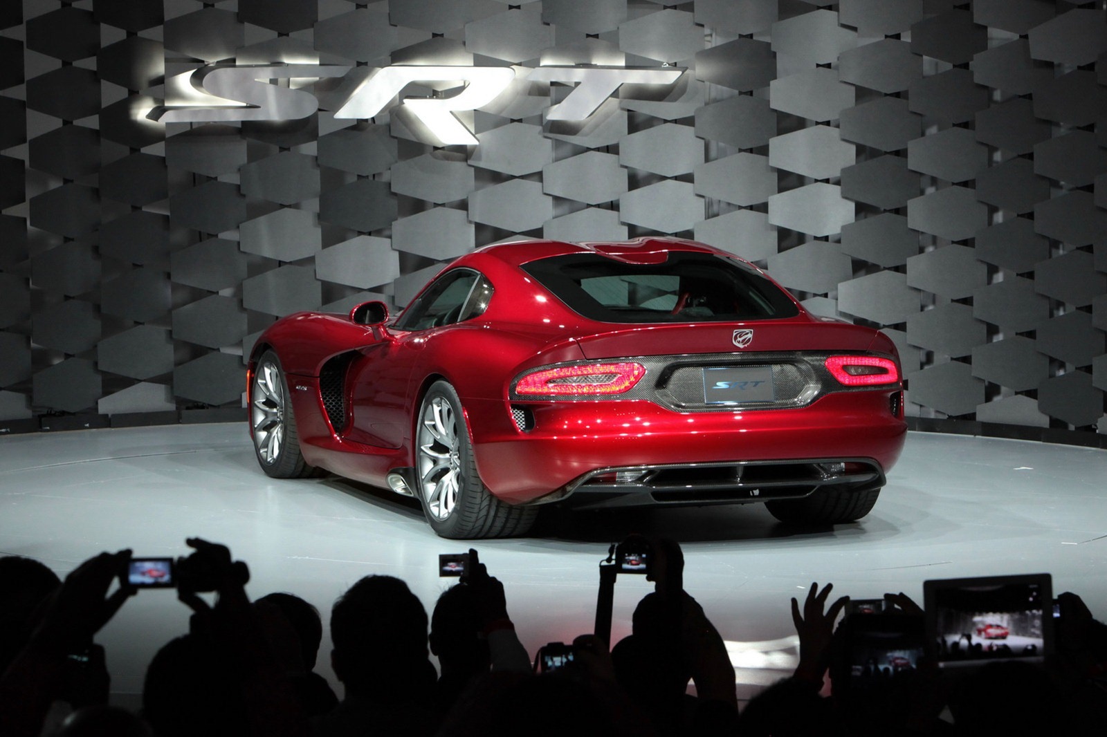 [2013-SRT-Viper-3%255B2%255D%2520%25281%2529%255B2%255D.jpg]
