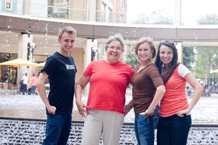 9.6.12 - jon mom jen jess water fountain