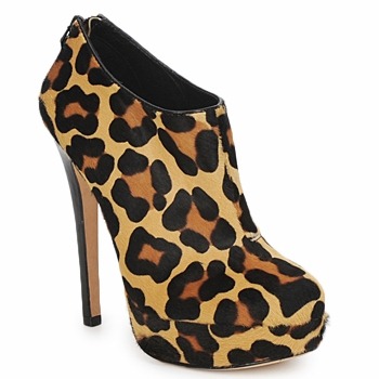 House of Harlow 1960 . NATALIA . 196€