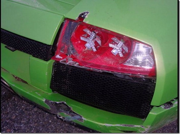 Homem ganha uma Lamborghini e bate logo depois (9)