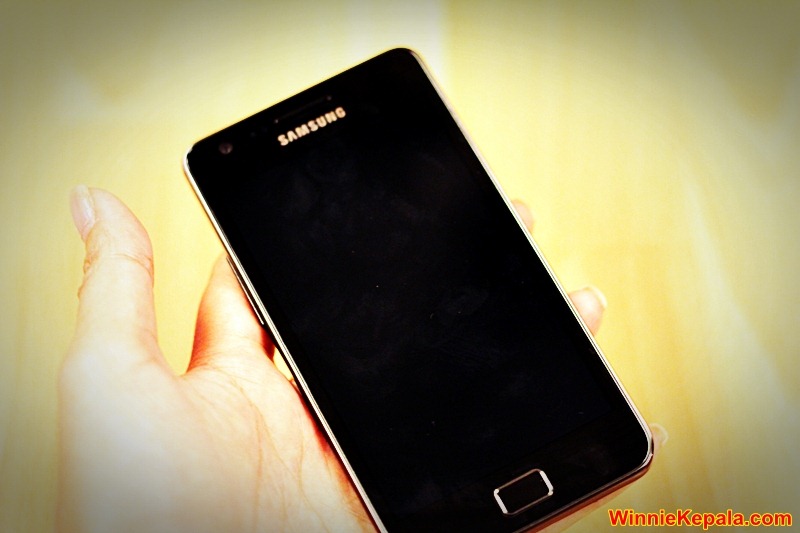[2011-06-Samsung-Galaxy-S2-Review-033%255B1%255D.jpg]