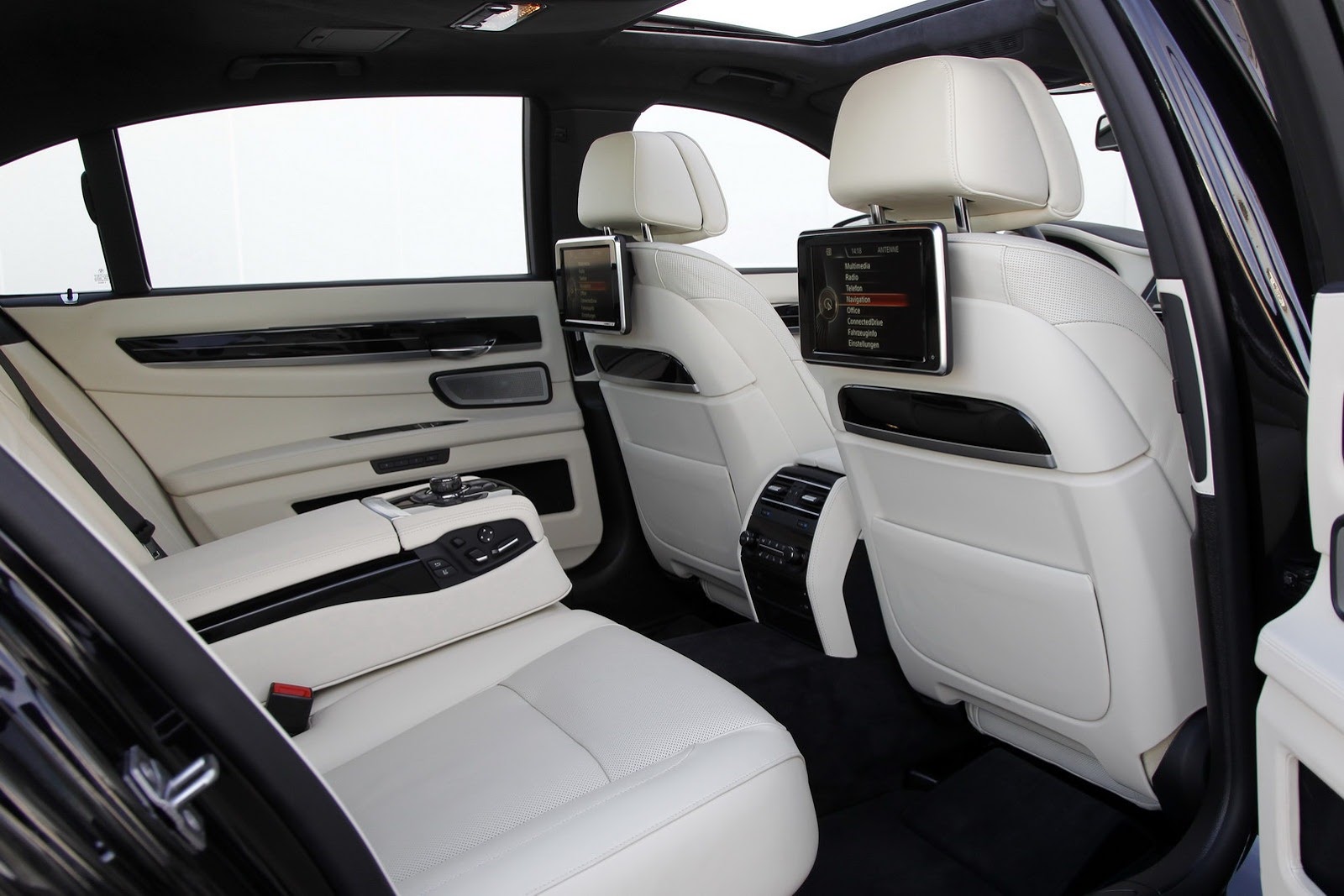 [BMW-V12-7-Series-41%255B2%255D.jpg]