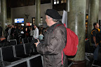 Julian Schutting, in der Ankunftshalle des Lemburger Flughafen