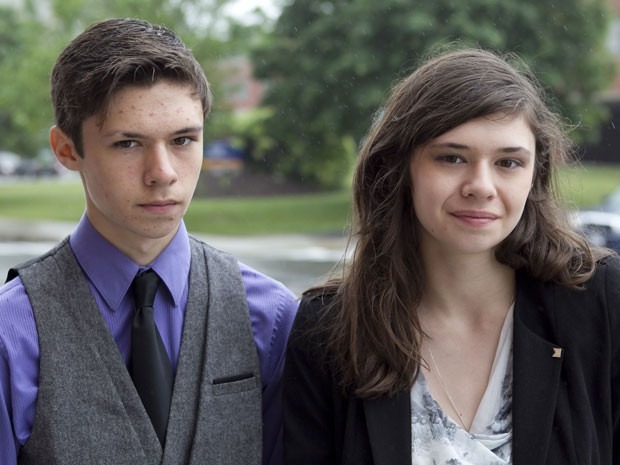 [Nicole%2520Maines%2520e%2520o%2520irm%25C3%25A3o%2520g%25C3%25AAmeo%2520Jonas%255B2%255D.jpg]