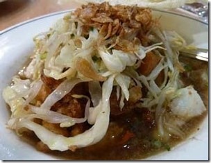 Makanan Tahu Lontong Saus Kecap