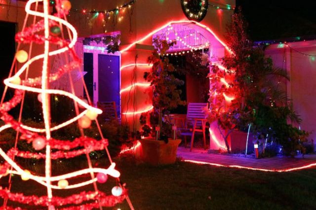 [best-christmas-lights-houses-12%255B2%255D.jpg]